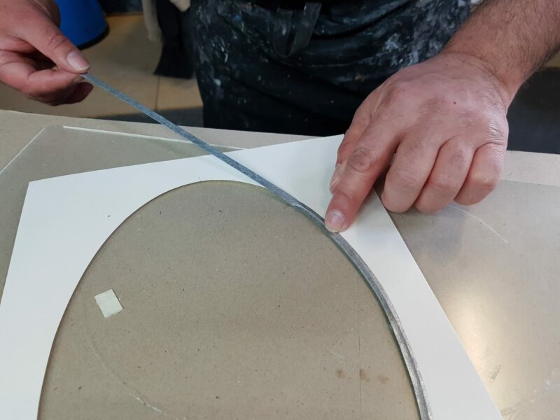 Démonstration du gainage de l'ovale avec un filet papier